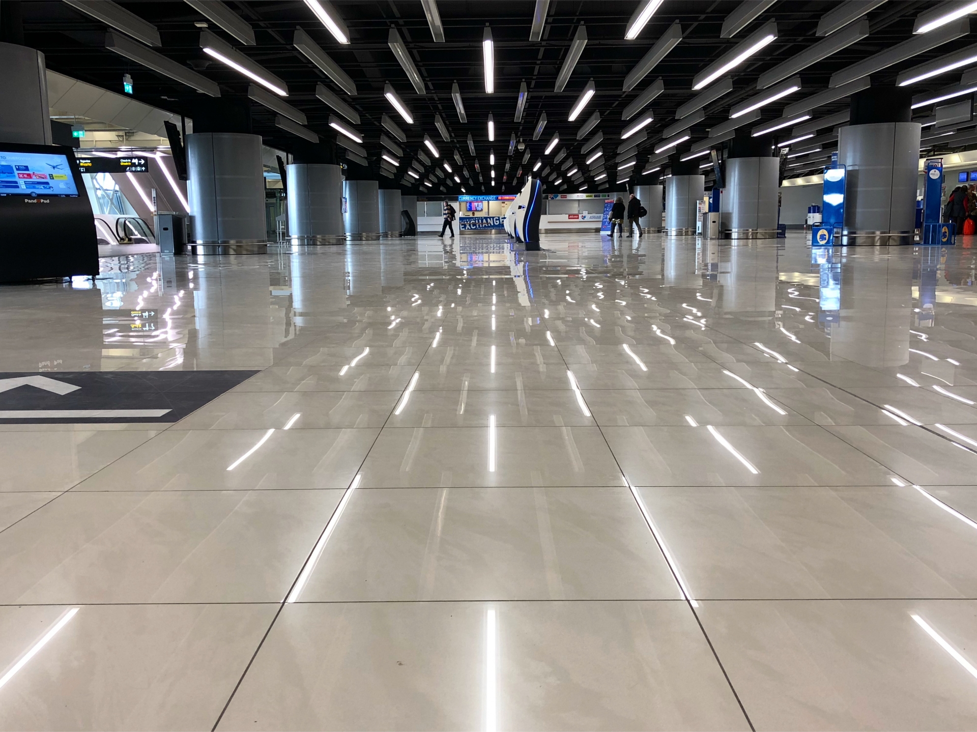 空港の床ペイント